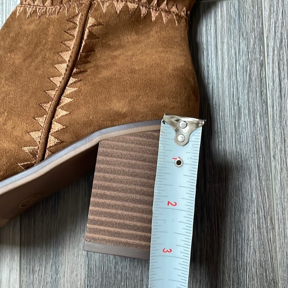 Universal thread- women’s boots - Picture 3 of 6